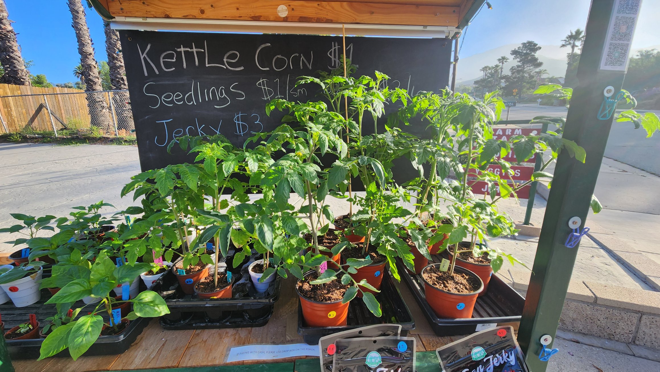 https://www.sunsetsanctuary.farm/stands/1/photos/photo12.jpg