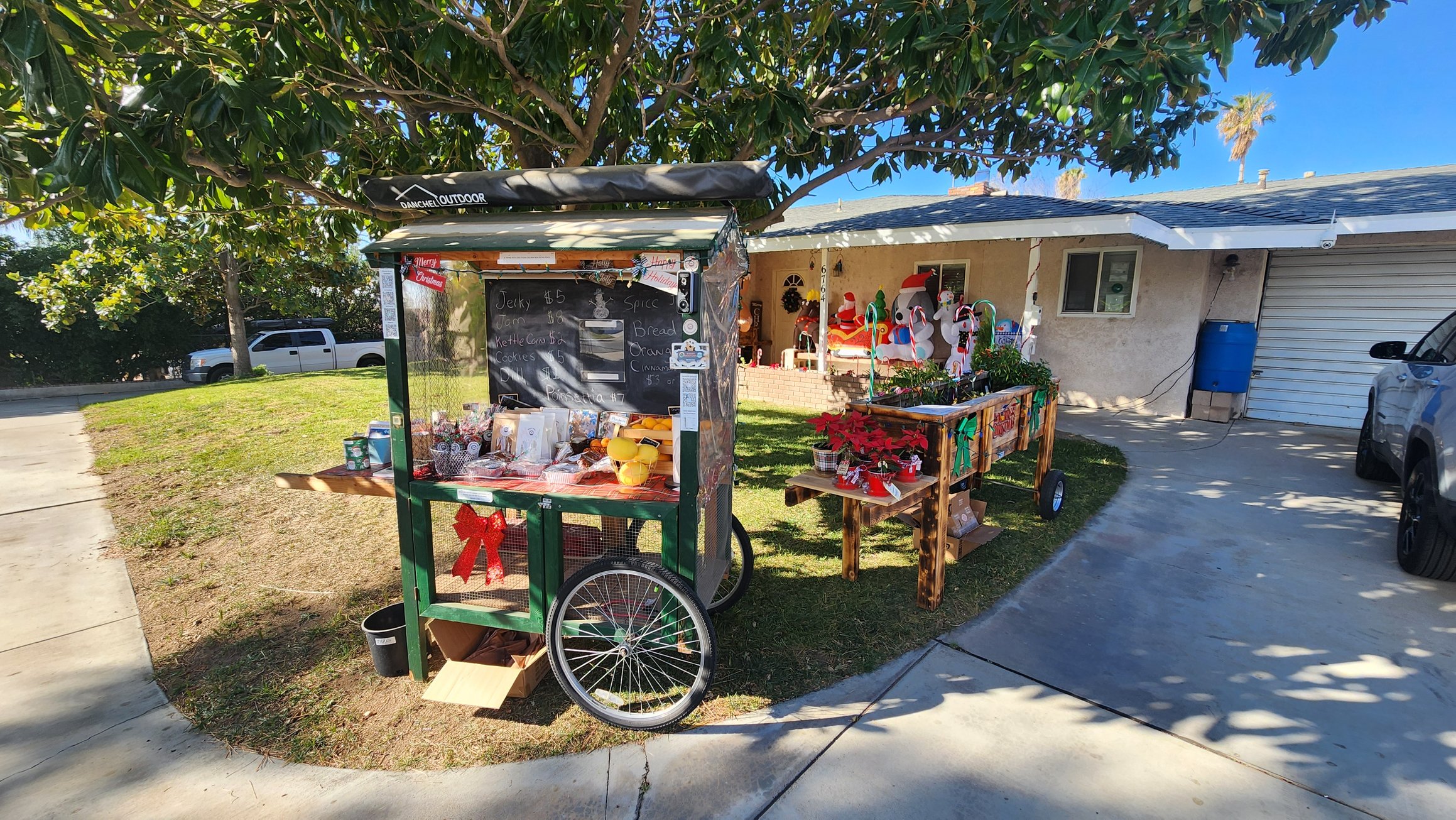 https://www.sunsetsanctuary.farm/stands/1/photos/photo4.jpg